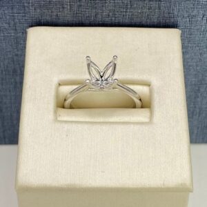 White Gold Tulip Mounting