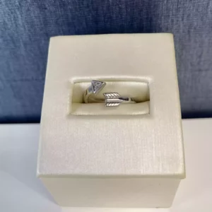 Arrow Toe Ring with Diamond in White Gold