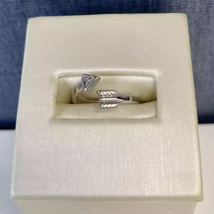 Arrow Toe Ring with Diamond in White Gold