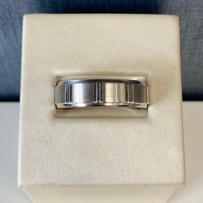 Carved White Gold Gent's Band