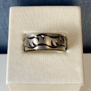 14kw-P00565 Carved White Ring