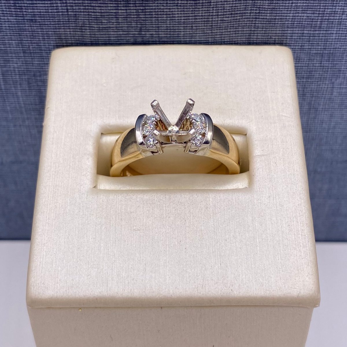 Diamond Mounting in Yellow Gold