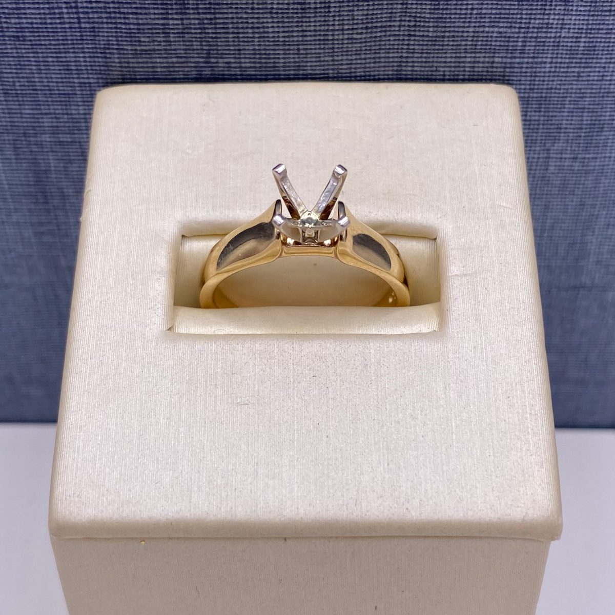 Yellow Gold Solitaire Mounting