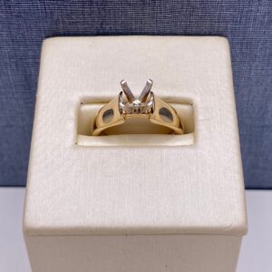 Yellow Gold Solitaire Mounting