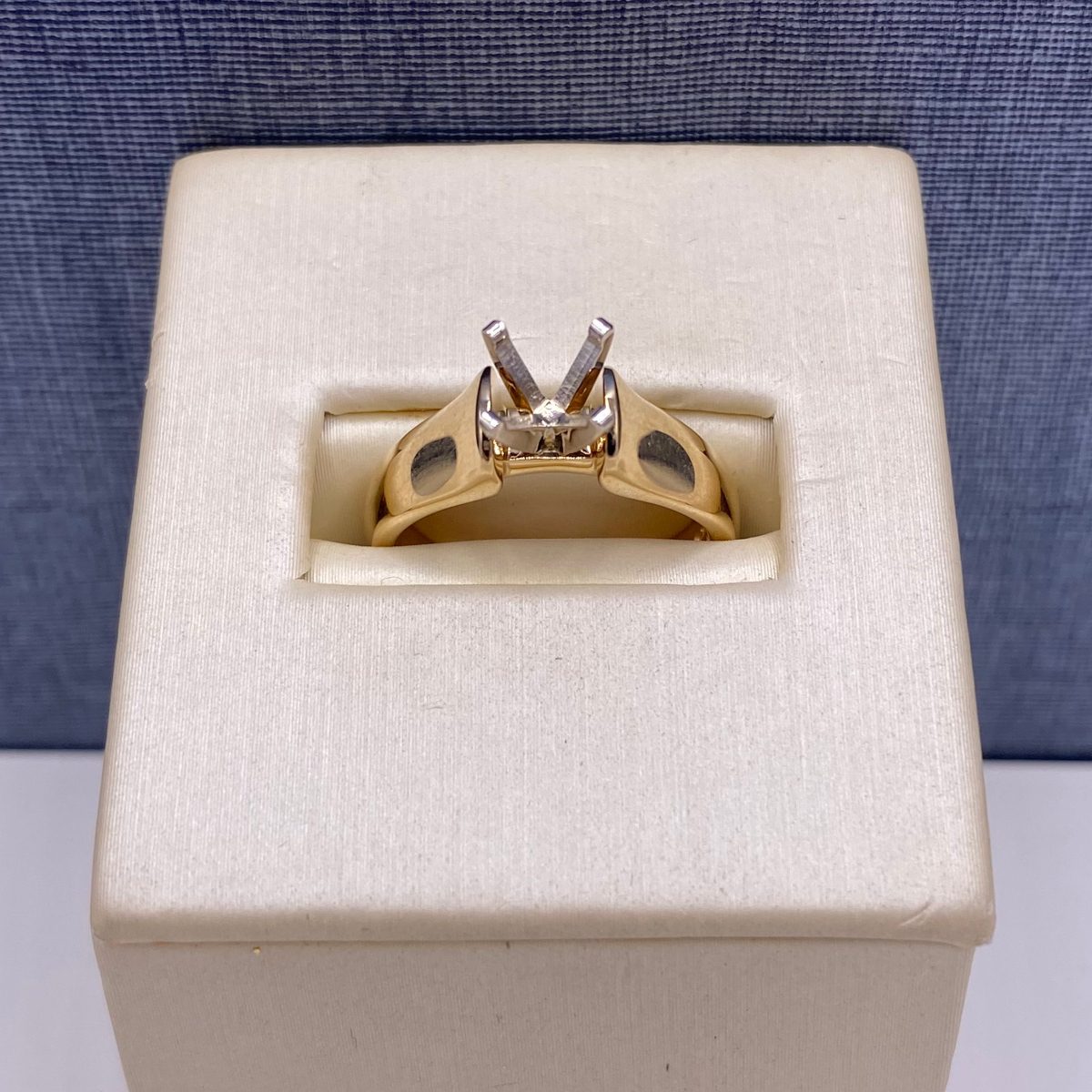 Yellow Gold Solitaire Mounting