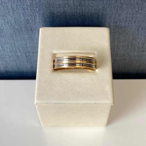 14ky-G01661 Two Toned Ribbed Ring
