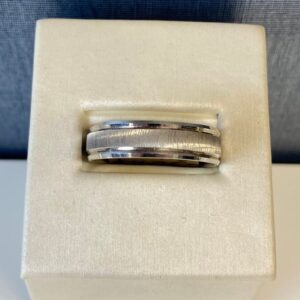 Brushed 18k Gold Ring with Dual Knife Edge