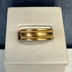 18ky-P00495 Ribbed Yellow Gold Ring with Milgrain Detail