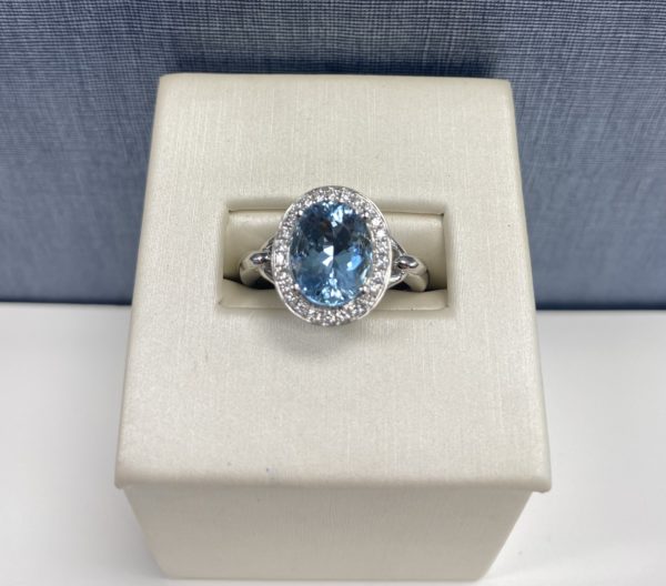 18kw, Aquamarine and Diamond Ring