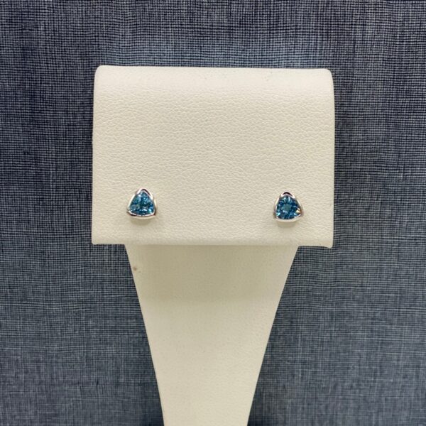 Blue Topaz and White Gold Bracelet