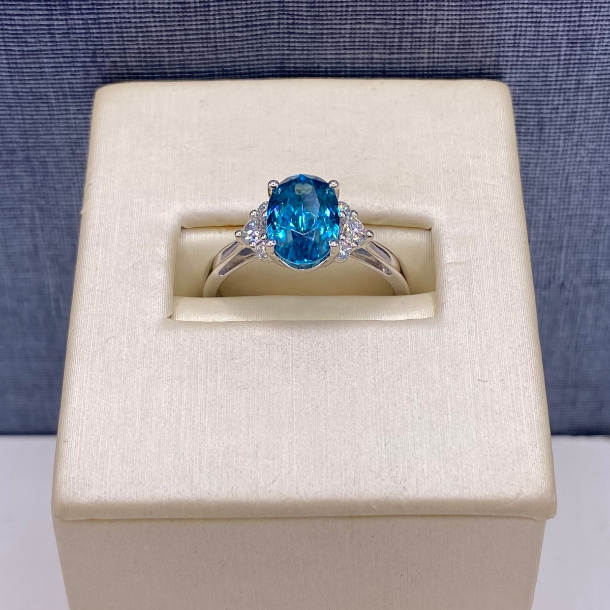 Zircon and Diamond Fashion Ring in White Gold