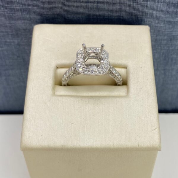 Diamond Engagement Ring with Halo in White Gold