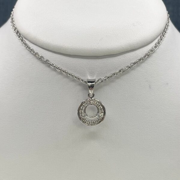 Halo Mounting in White Gold