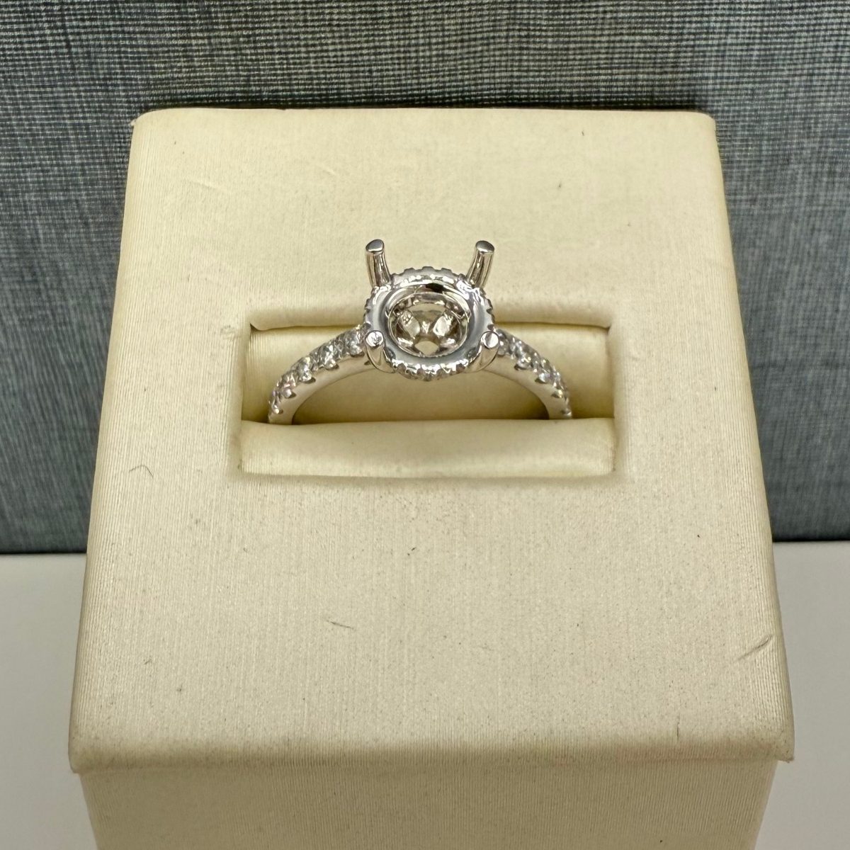 Diamond Mounting With Hidden Halo