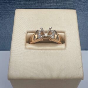 Yellow Gold Mounting with Side Diamonds