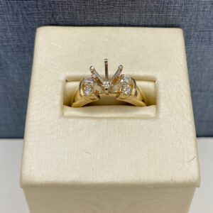 Yellow Gold Mounting with Side Diamonds