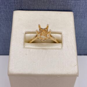 Yellow Gold Mounting with Hidden Diamonds