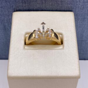 Yellow Gold Mounting for Pear Center