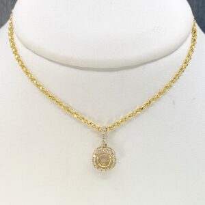 Yellow Gold Mounting with Diamond Halo