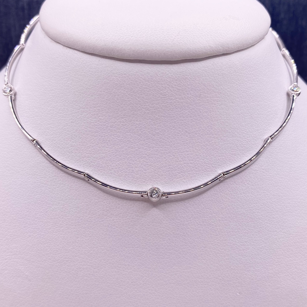 Stationed Diamonds in Hinged Movement Necklace