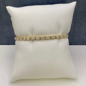 Oval Diamond Bracelet in Yellow Gold