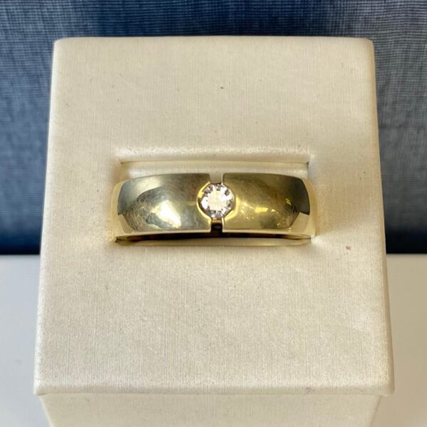 Thick Yellow Gold Solitaire