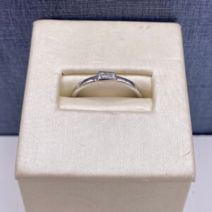 Minimalist Diamond Solitaire