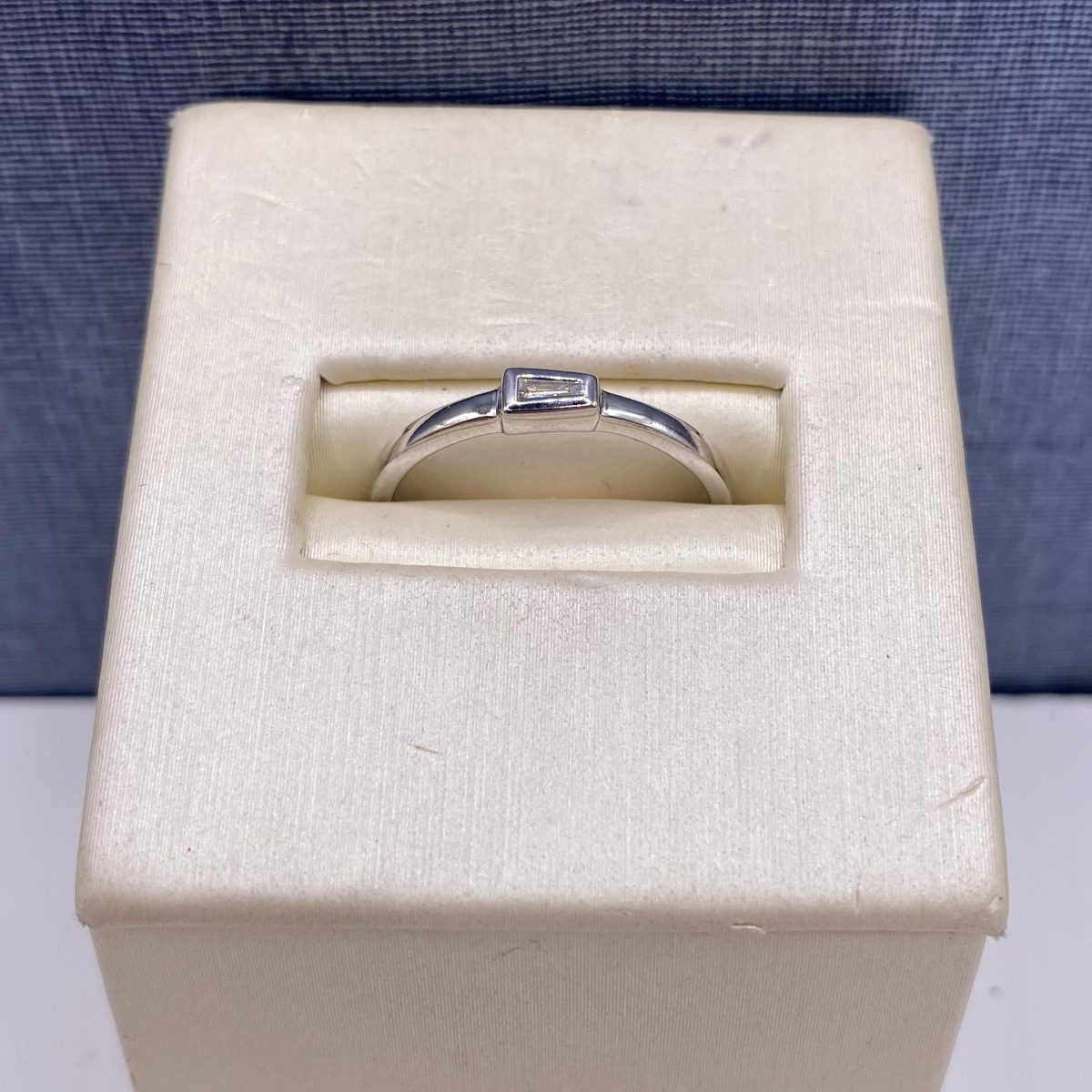 Minimalist Diamond Solitaire