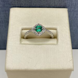 White Gold and Emerald Fashion Ring