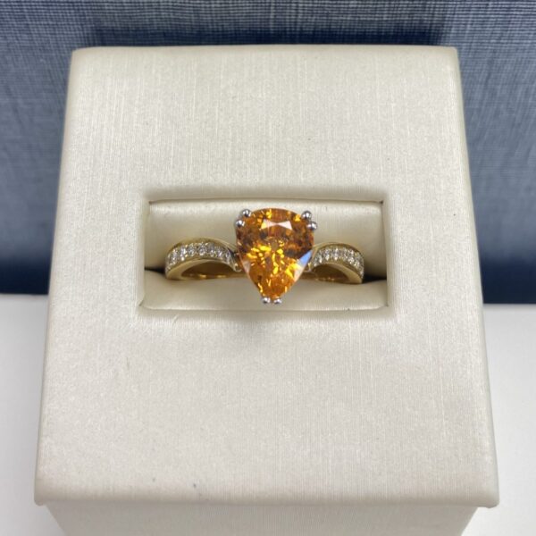 18ky, Garnet and Dia Ring