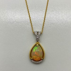 18kyw, Opal and Diamond Necklace
