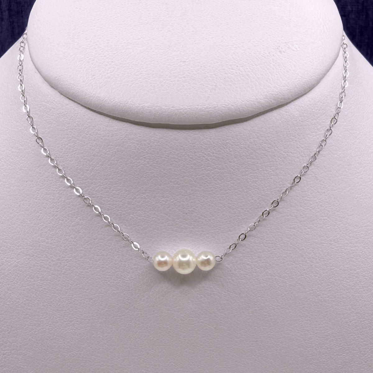 Pearl Necklace in White Gold
