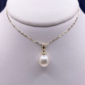 Oval Pearl Necklace in Yellow Gold