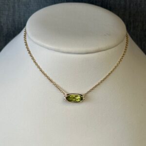 Per-H06369 Peridot and Diamond Necklace in Yellow Gold