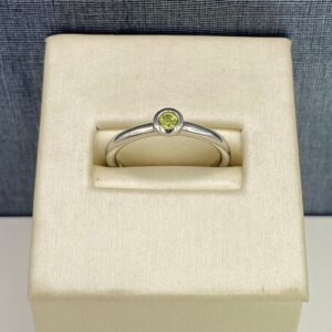 Solitaire Peridot in White Gold